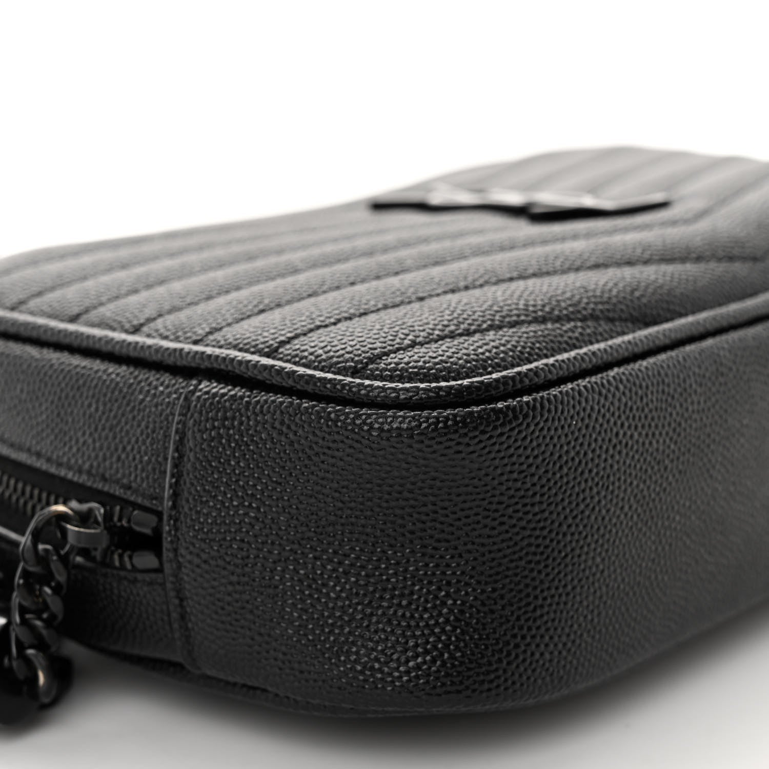 Saint Laurent Grain De Poudre Matelasse Monochrome Monogram Mini Lou Camera Bag Black 8 of 9