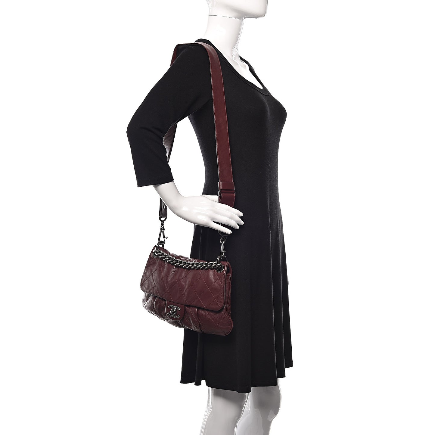 Calfskin Coco Pleats Large Messenger Flap Burgundy