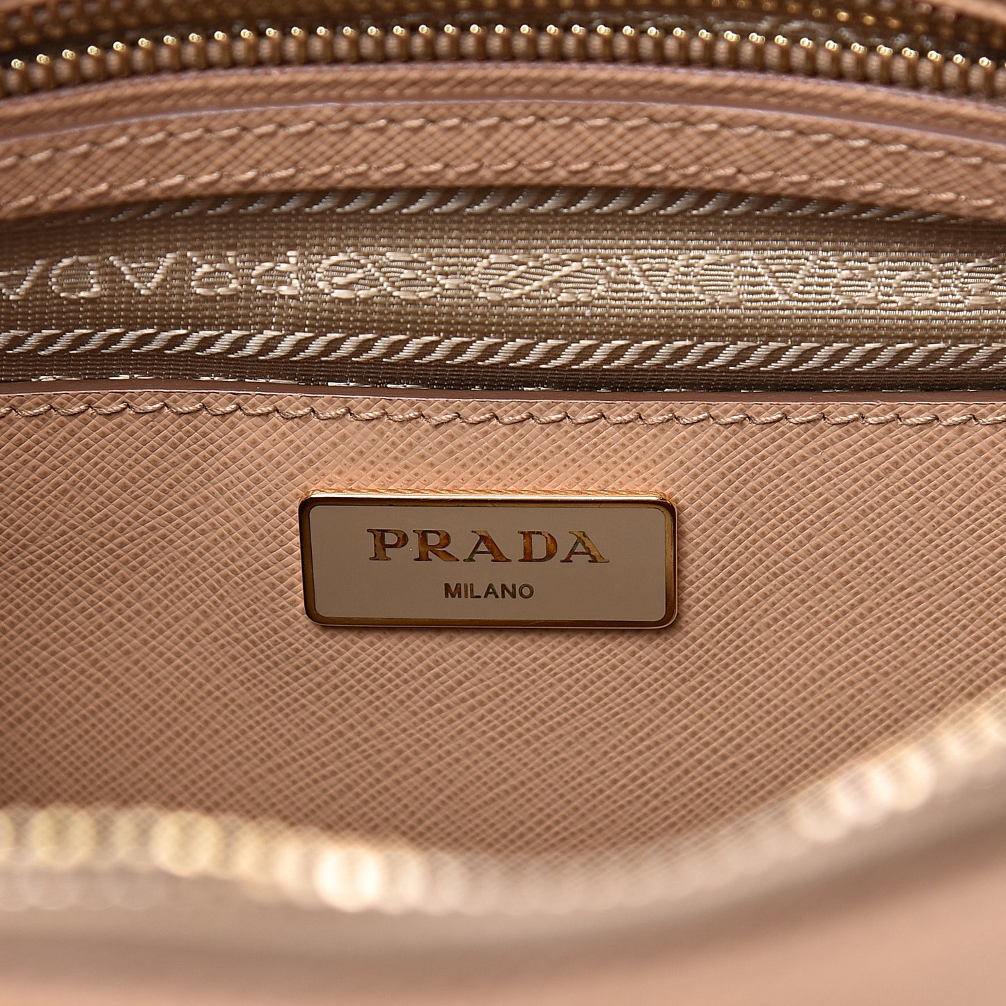 Saffiano Lux Medium Promenade Tote Noisette