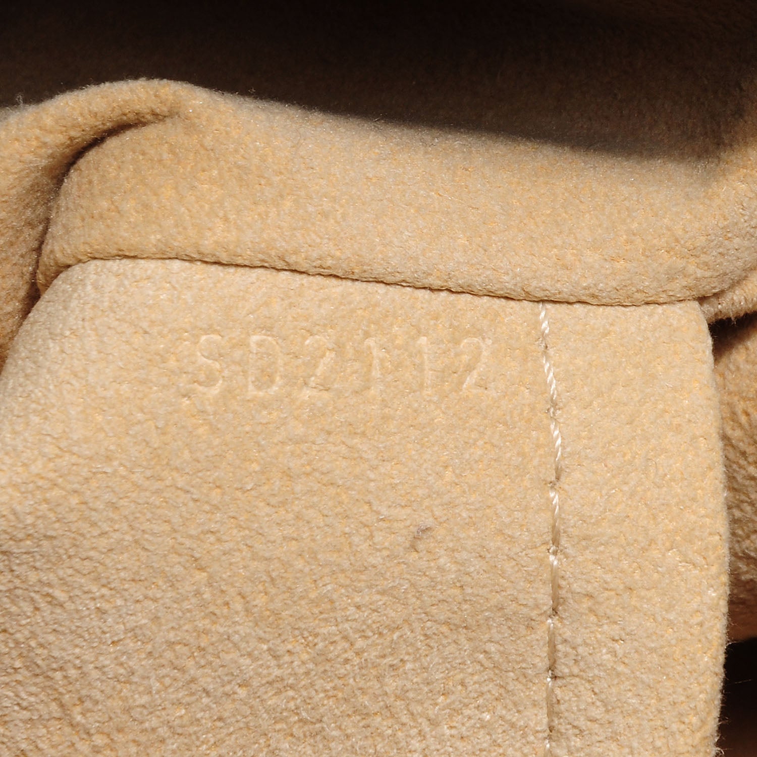 Louis Vuitton Monogram Artsy MM 8 of 8