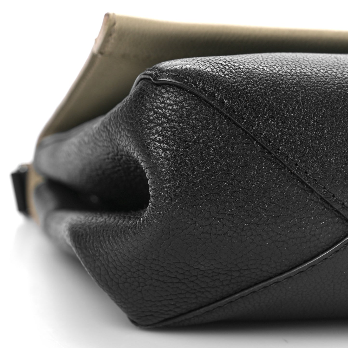 Soft Calfskin Lockme II Top Handle Vanille Black