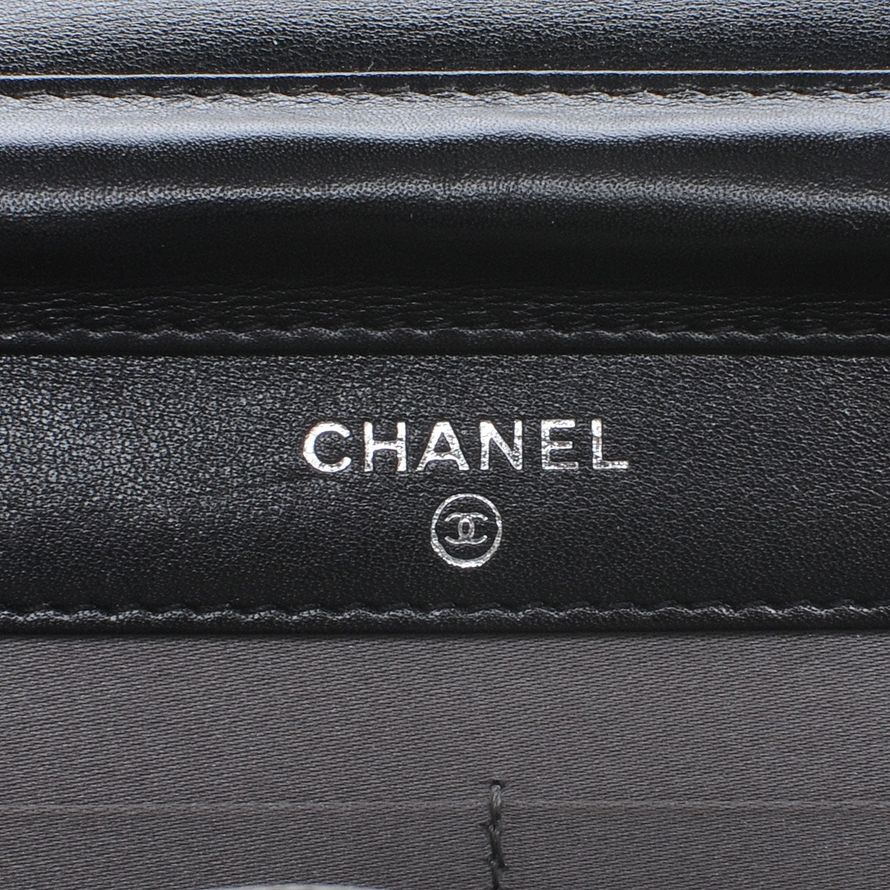 Lambskin Studded CC Wallet On Chain WOC Black