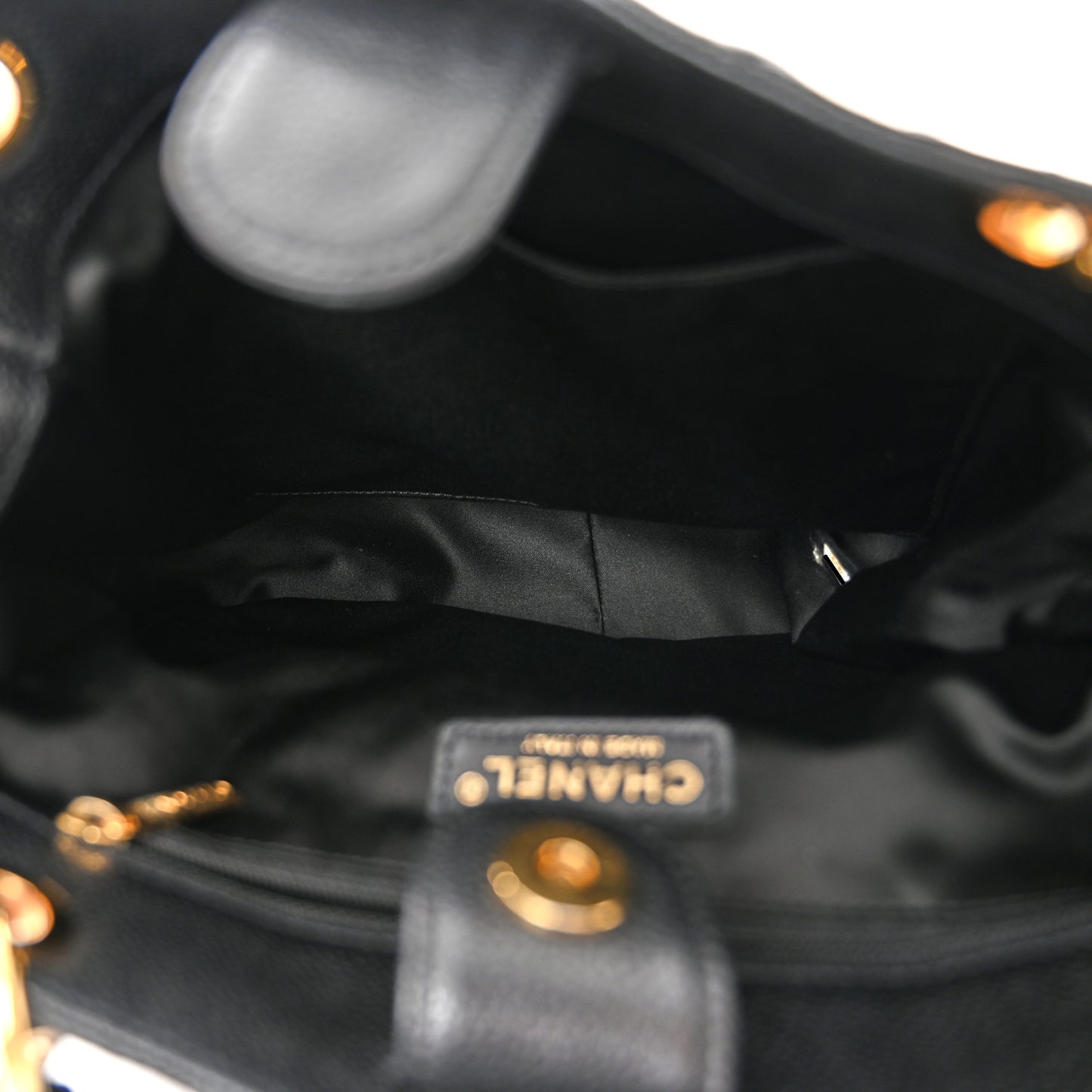 Caviar Quilted Petit Shopping Tote PST Black