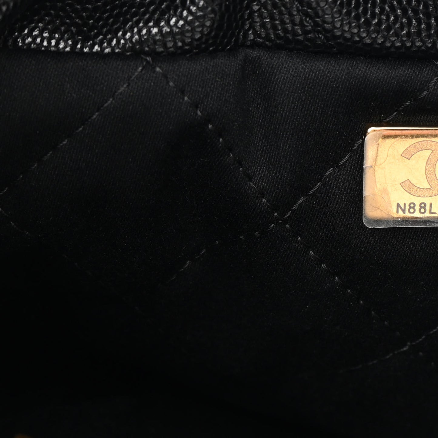 Shiny Caviar Quilted Monochrome Mini Chanel 22 Black