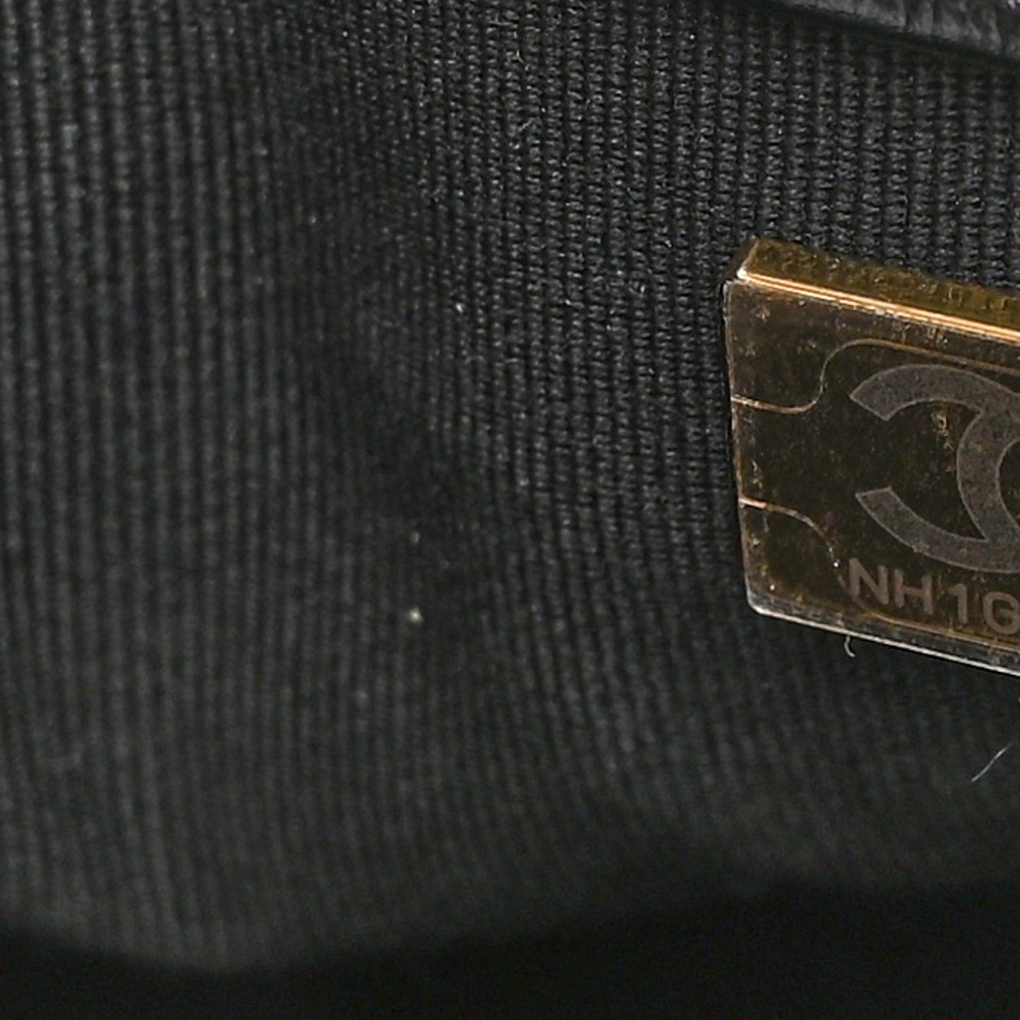 Metallic Glazed Calfskin Medium Boy Flap Black Gold