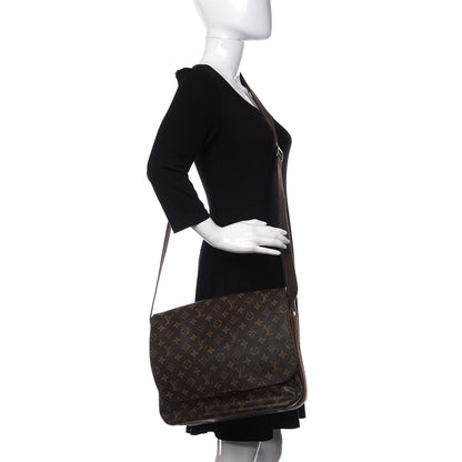 Louis Vuitton Monogram Beaubourg MM Messenger Bag 2 of 10