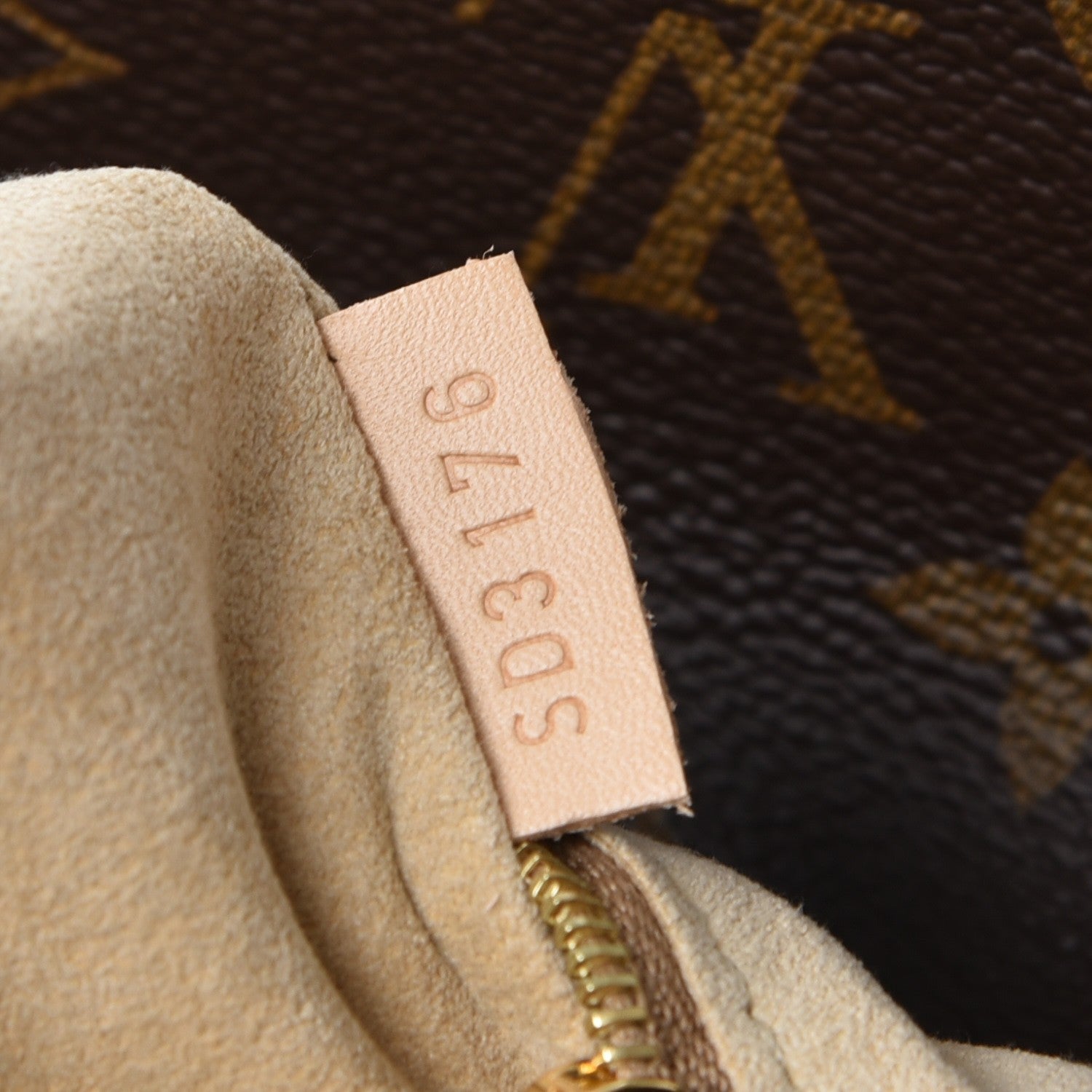 Louis Vuitton Monogram Artsy MM 8 of 8