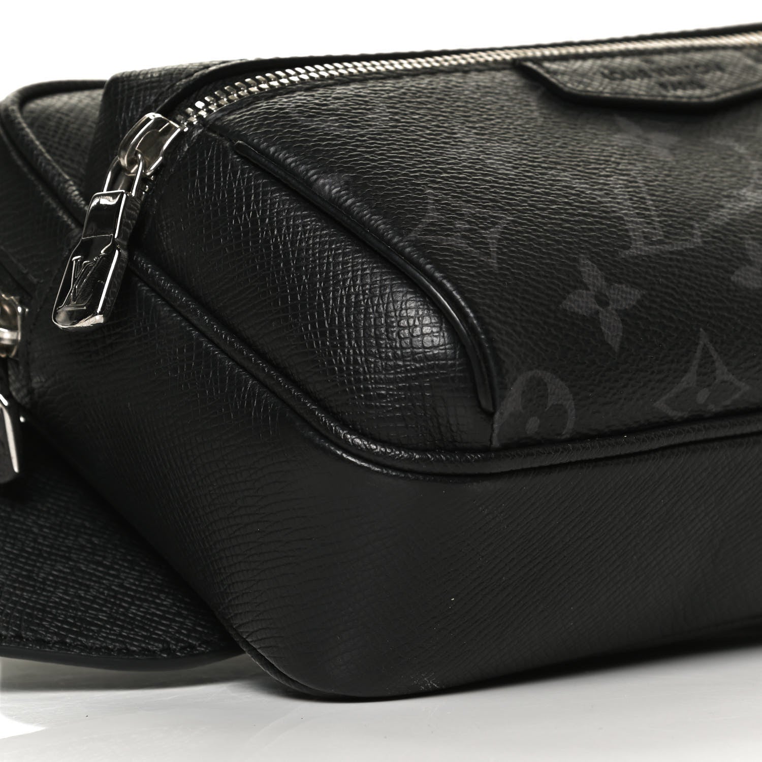Louis Vuitton Taiga Monogram Outdoor Bumbag Black 9 of 14