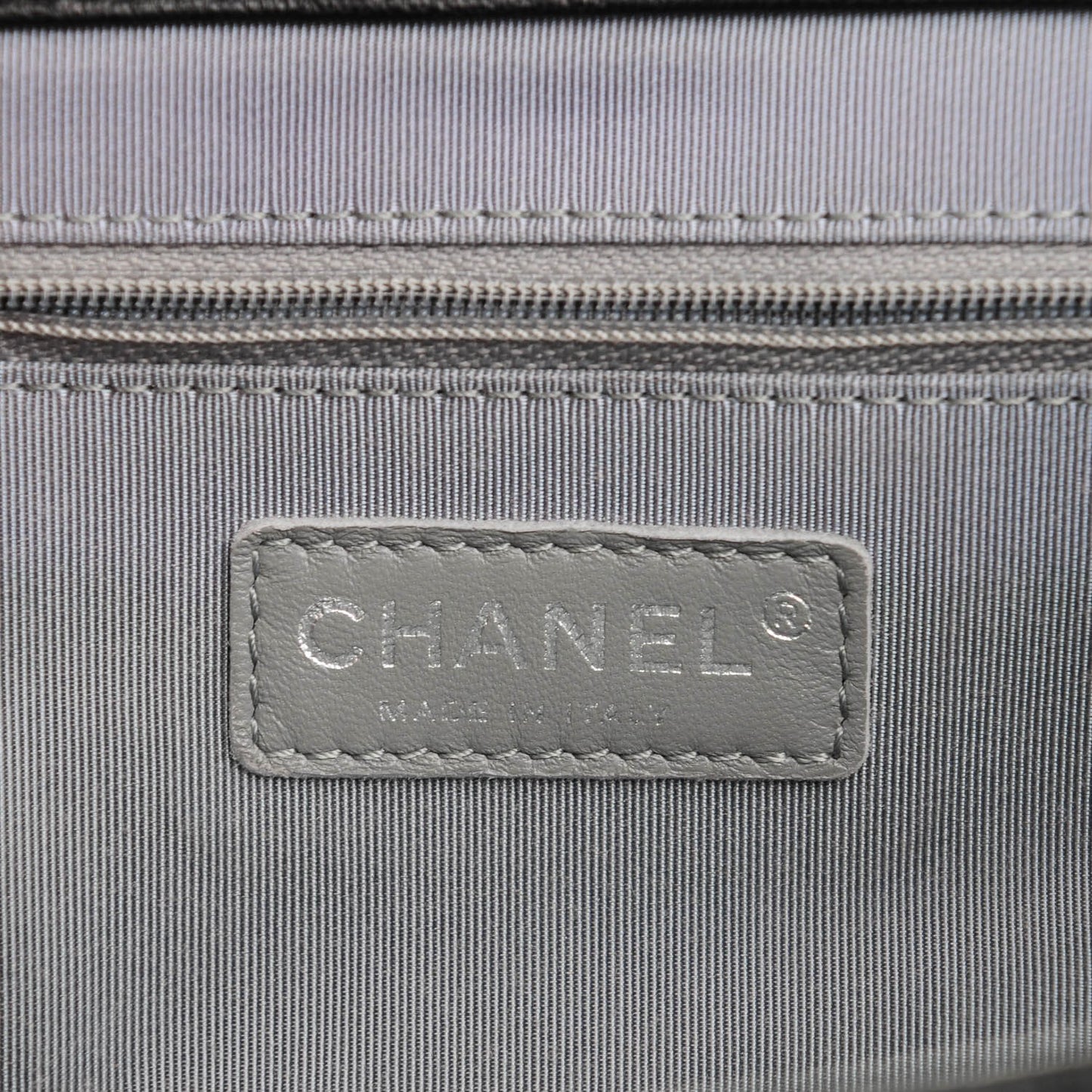 Crumpled Lambskin Quilted Medium Chain Around Messenger Black