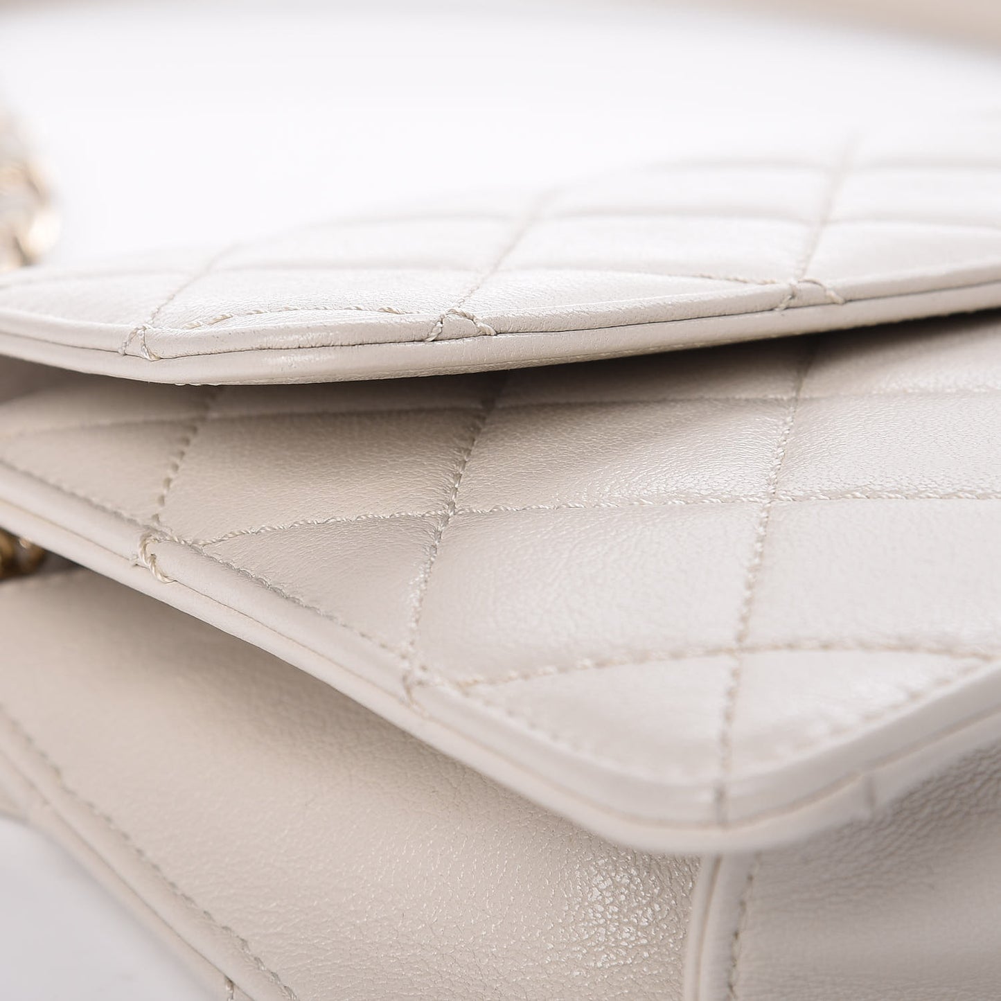 Sheepskin Quilted Small Beauty Lock Flap White