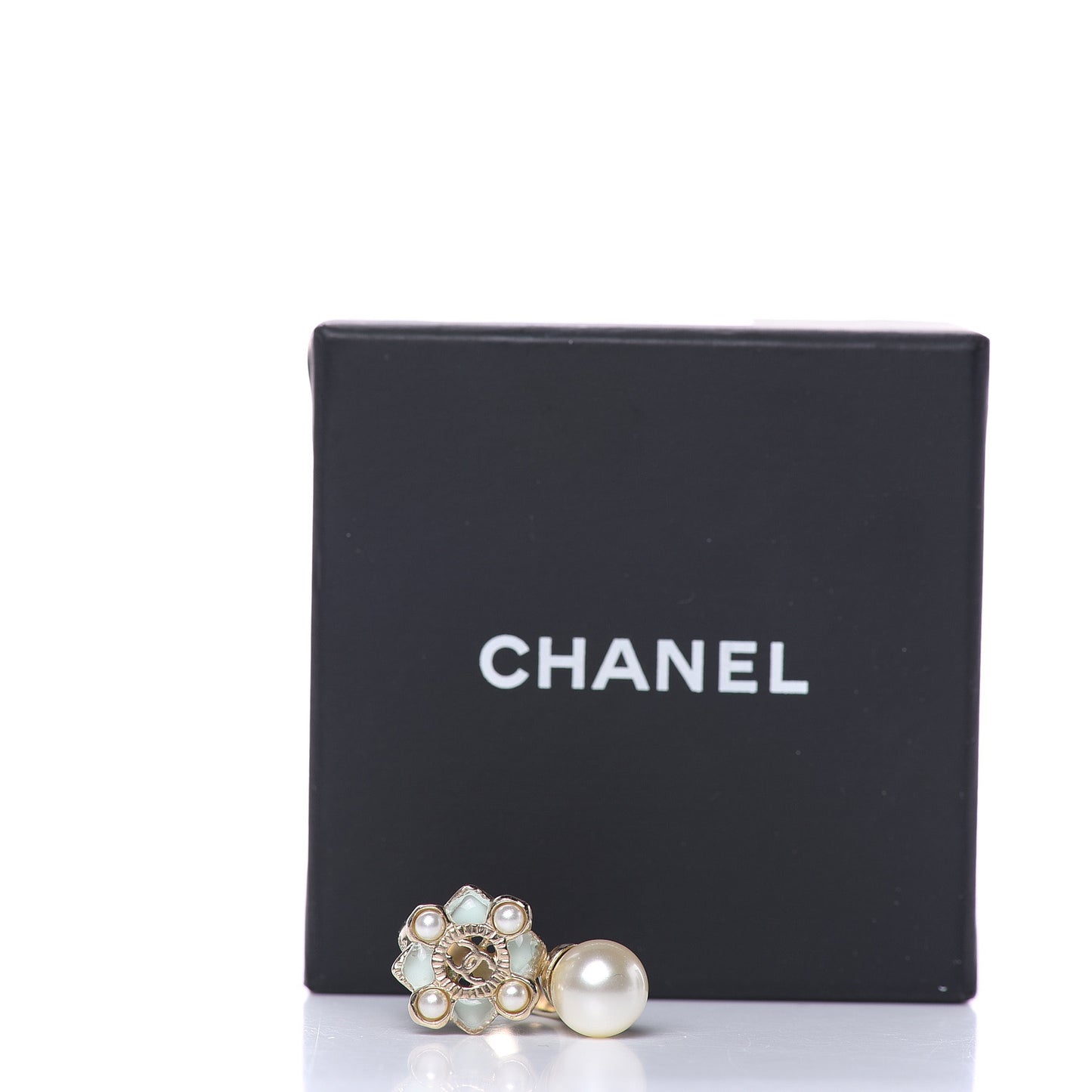 Gripoix Pearl CC Ring 6.75 Gold Green