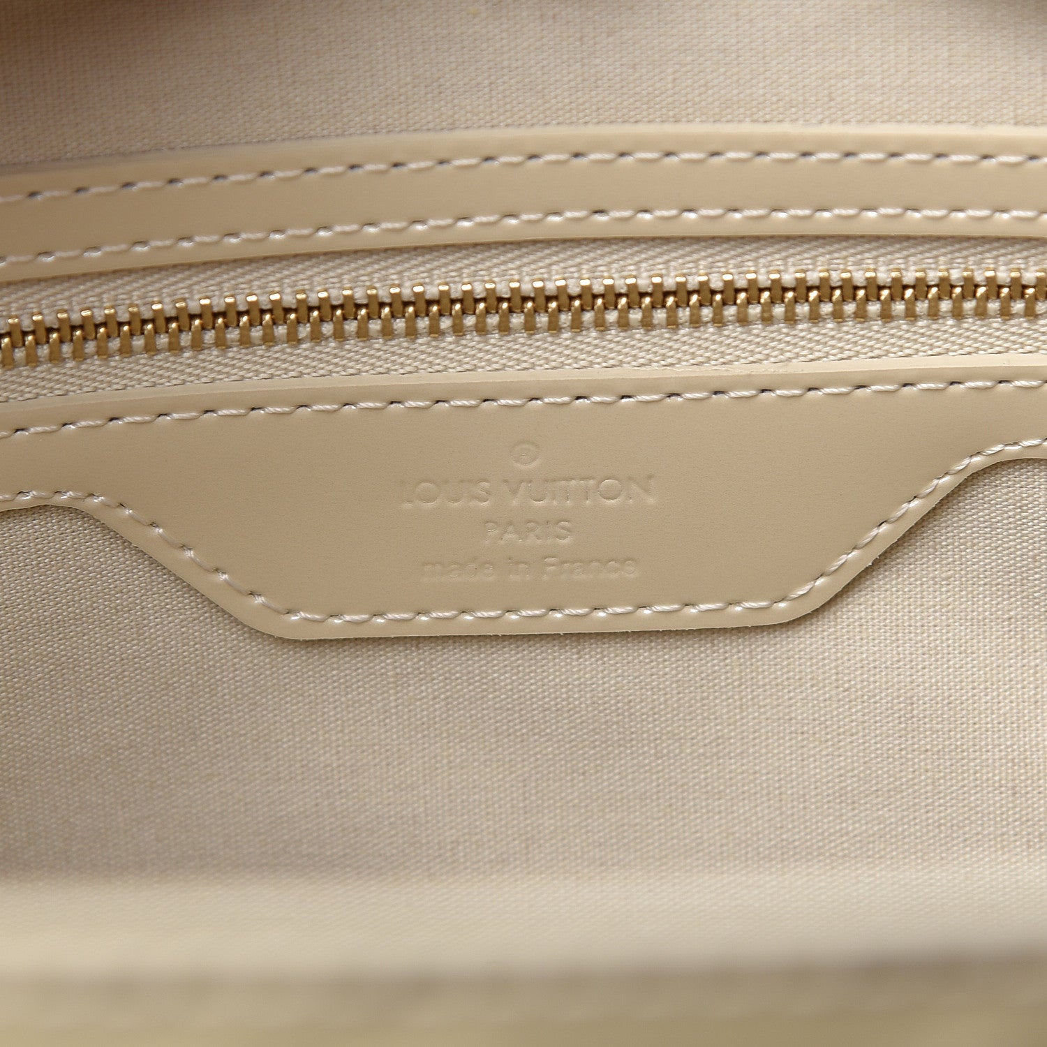 Louis Vuitton Vernis Wilshire MM Blanc Corail 6 of 9