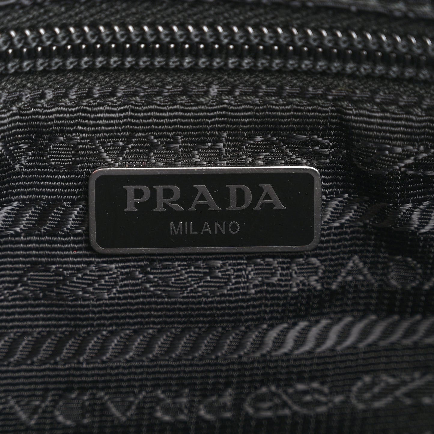 Re-Nylon Vela Pouch Black
