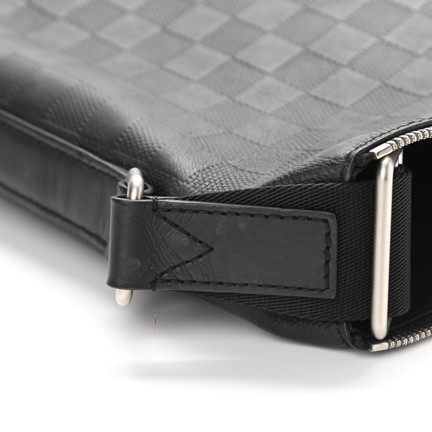 Louis Vuitton Damier Infini Discovery Messenger BB Onyx 14 of 15