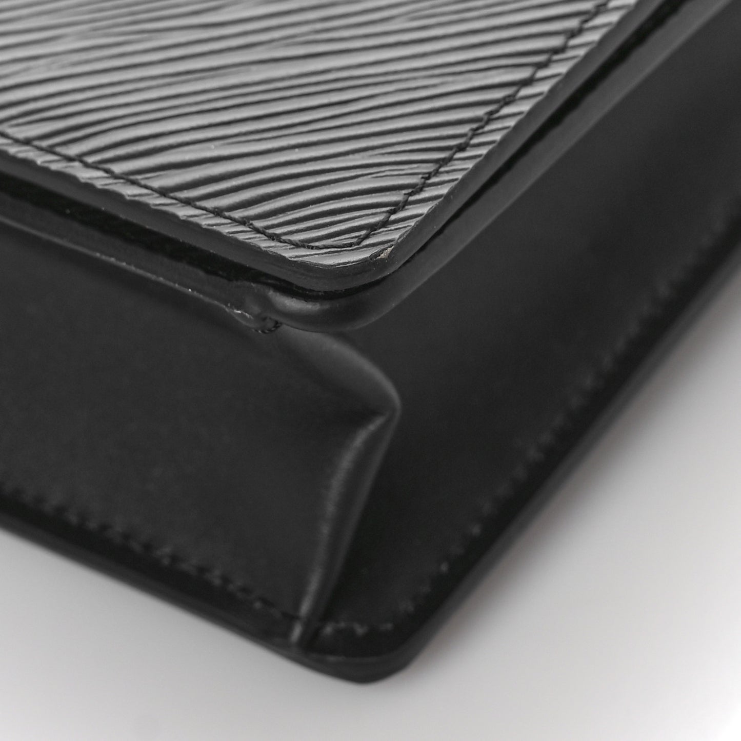 Epi Twist Belt Chain Wallet Black