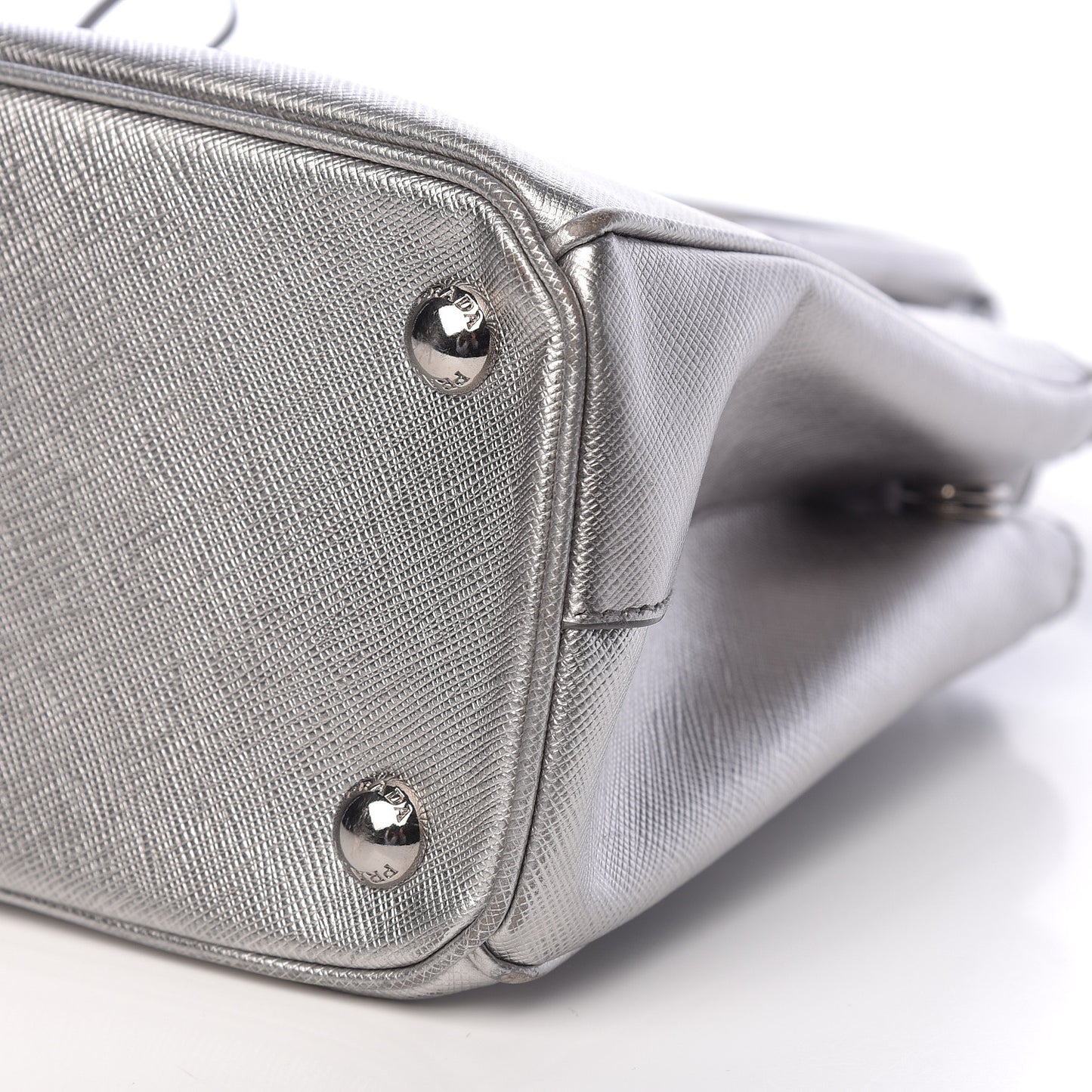 Metallic Saffiano Small Galleria Double Zip Tote Cromo