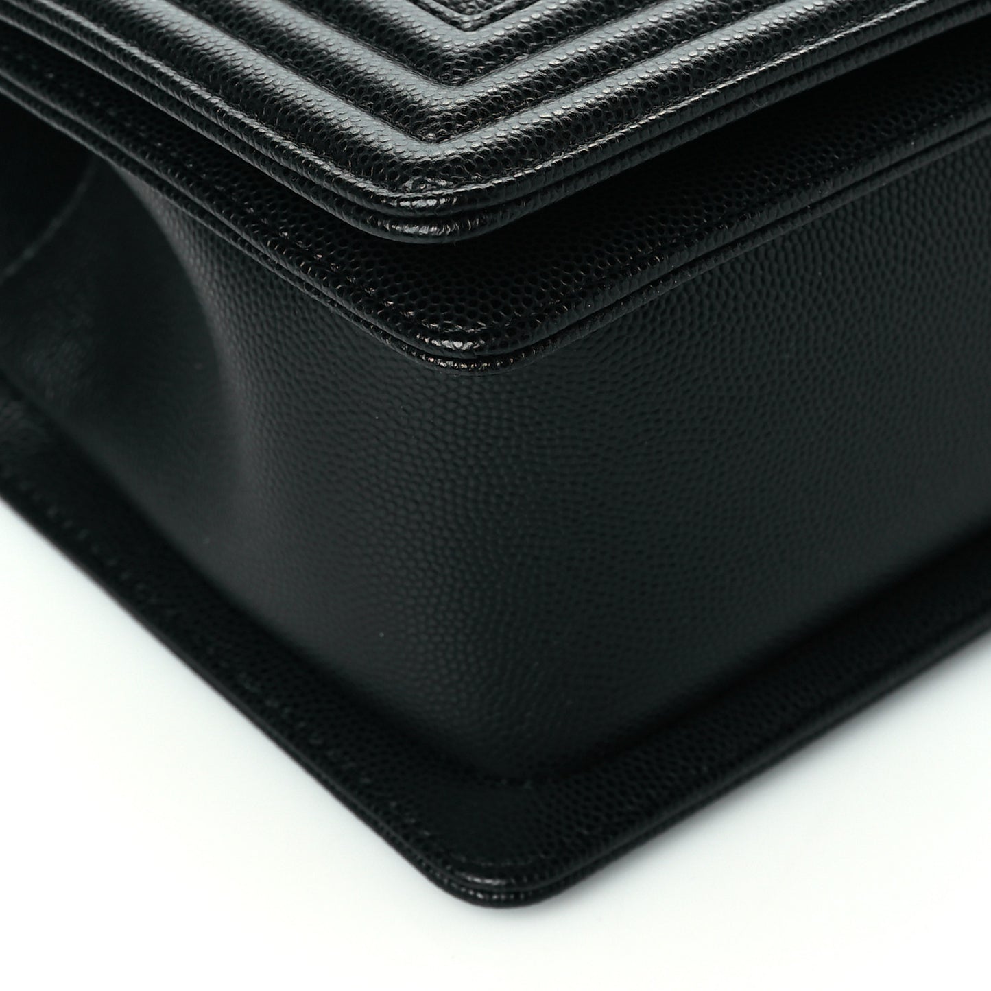 Caviar Quilted Medium Boy Flap Black