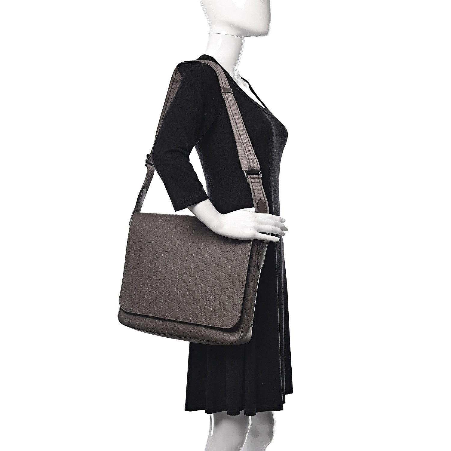 Louis Vuitton Damier Infini District MM Granit 2 of 9
