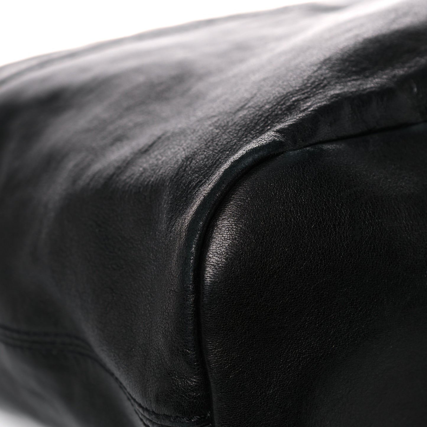 Lambskin North South Nightingale Black
