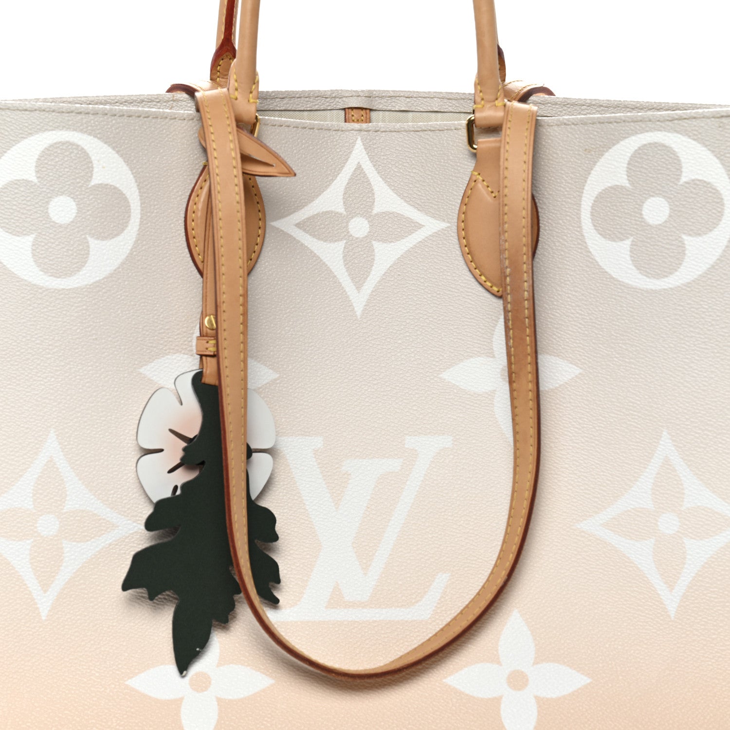 Louis Vuitton Monogram Giant By The Pool Onthego GM Brume 7 of 14