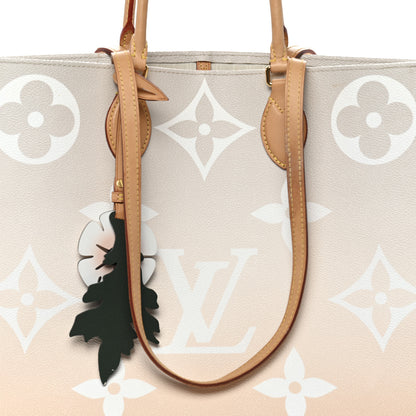 Louis Vuitton Monogram Giant By The Pool Onthego GM Brume 7 of 14
