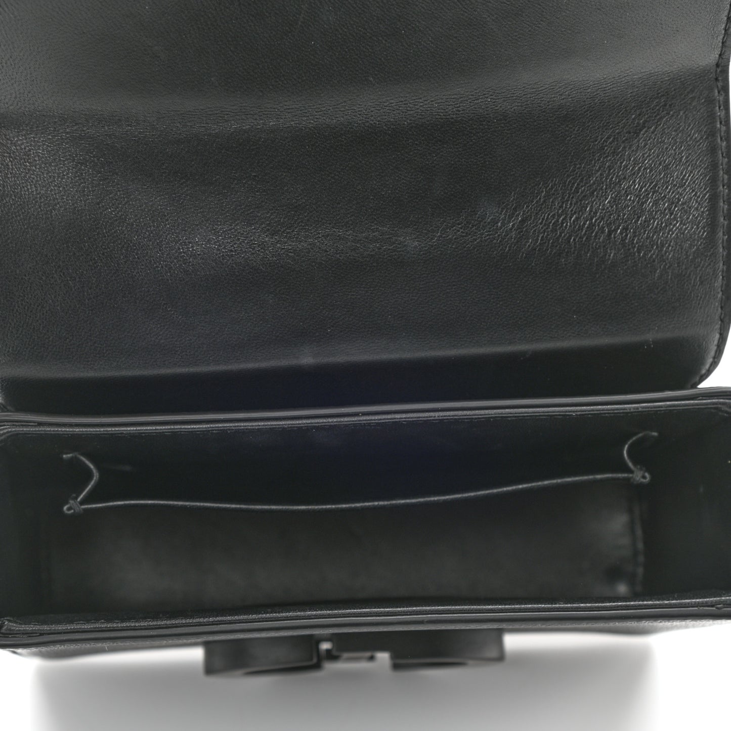 Ultra Matte Grained Calfskin 30 Montaigne Box Bag Black