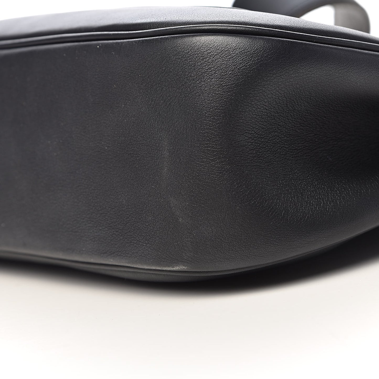 Veau Swift Perforated Sac Berline 28 Black