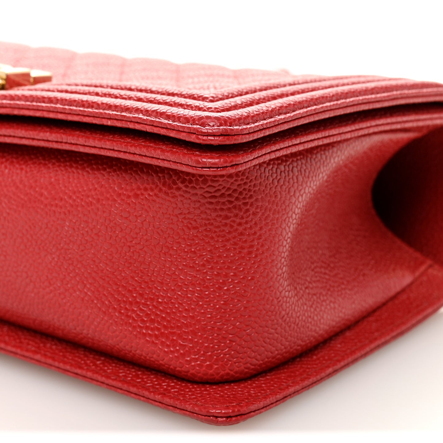 Caviar Quilted Medium Boy Flap Red