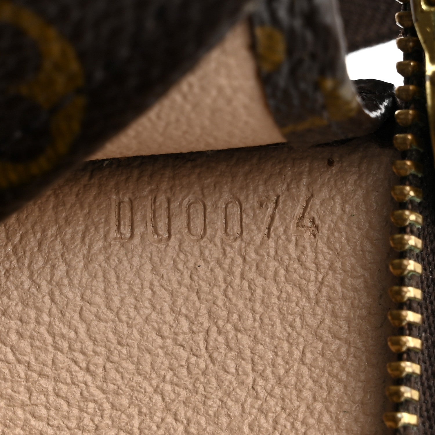 Louis Vuitton Monogram Toiletry Pouch 19 7 of 8