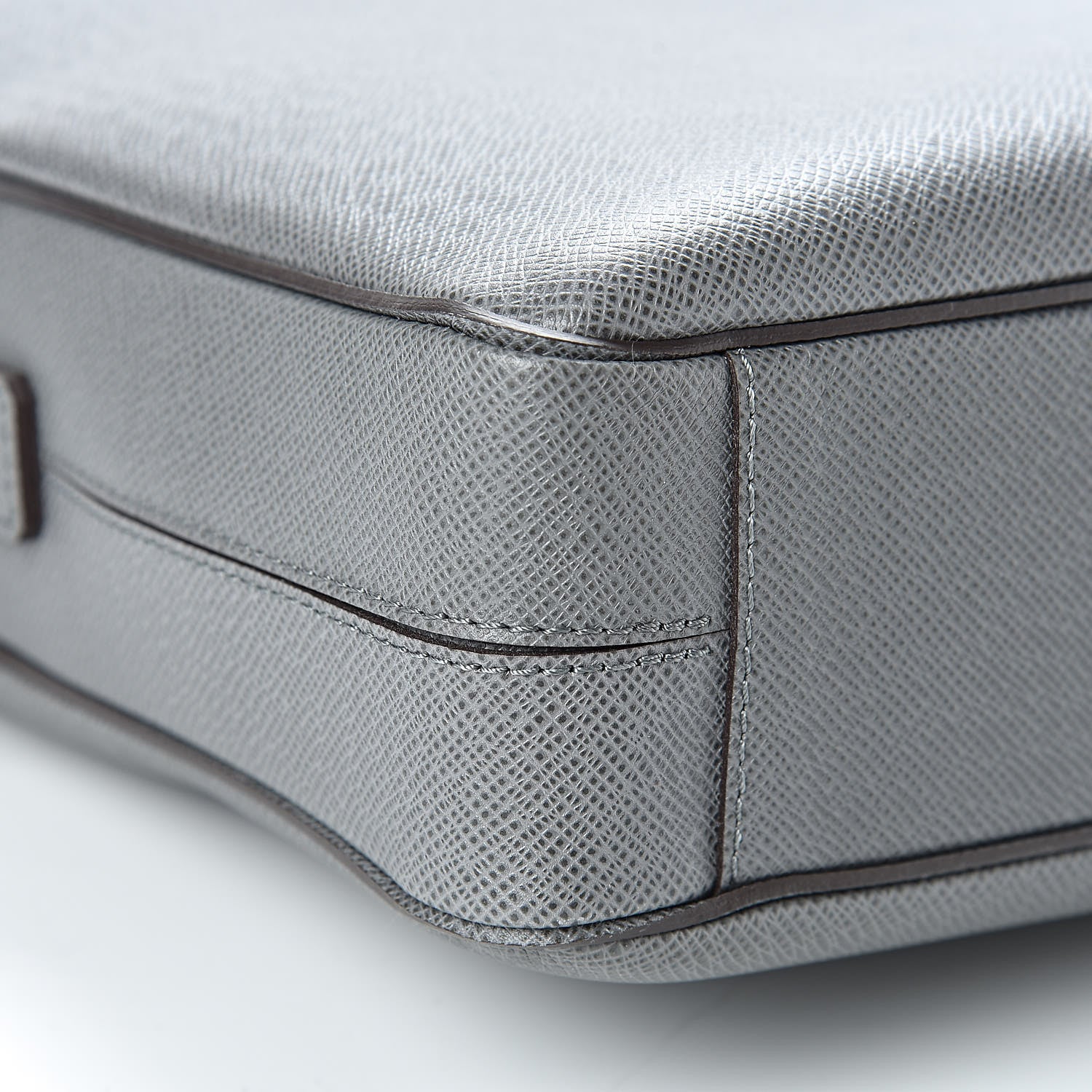 Louis Vuitton Taiga Porte-Documents Business MM Glacier 10 of 11
