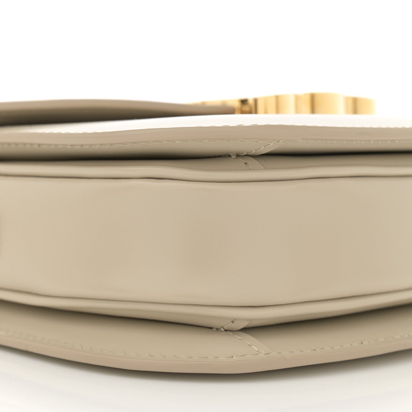 Shiny Calfskin Triomphe Besace Clea Pebble