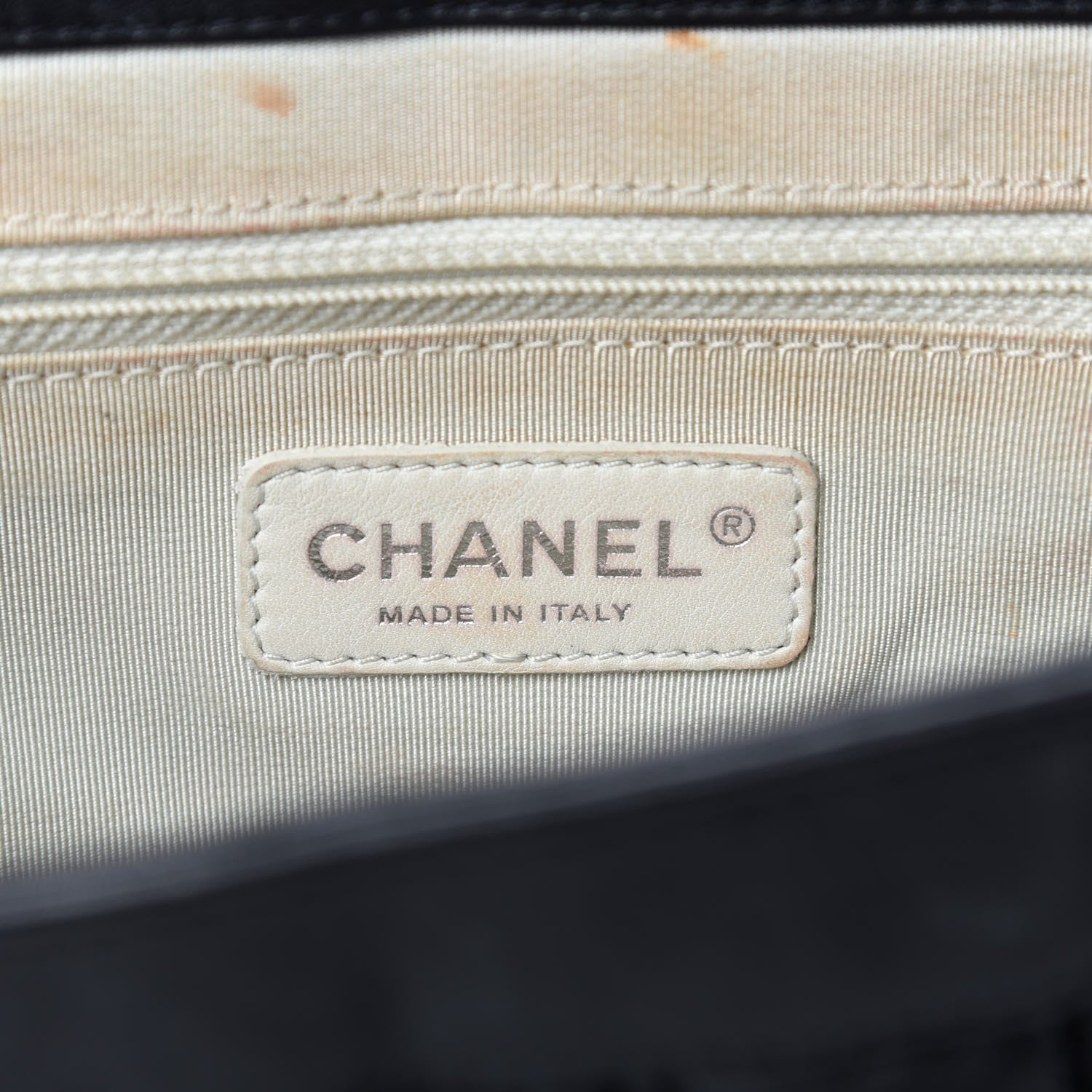 Chanel Washed Lambskin Quilted Medium Chain Around Messenger Black 11 of 20