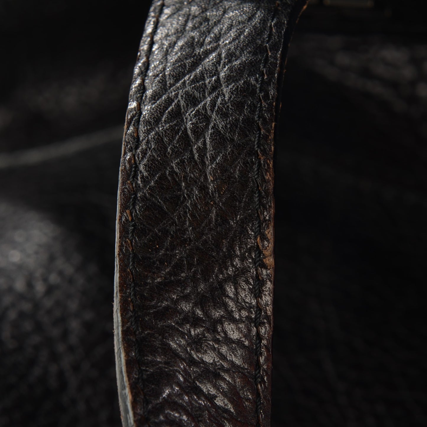Pebbled Calfskin Medium Corset Chain Nightingale Black