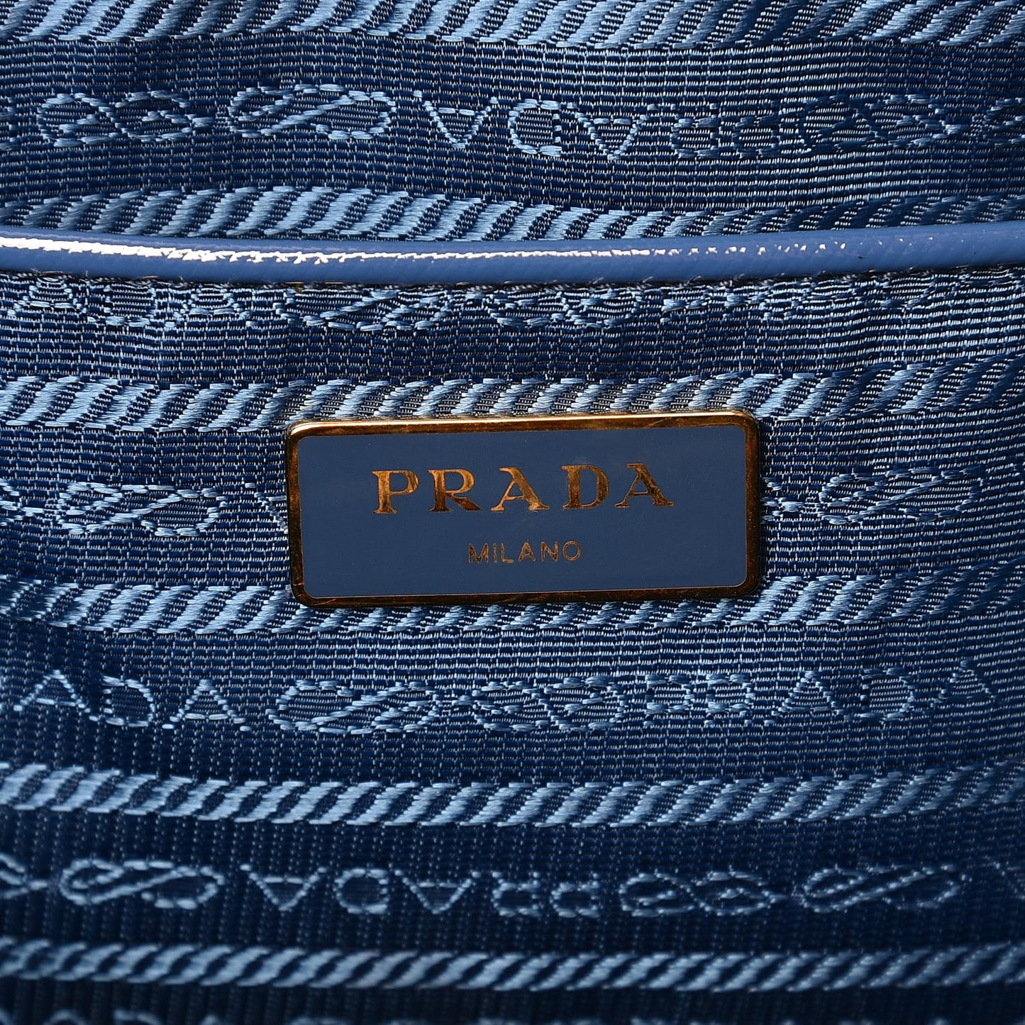 Saffiano Vernice Shopping Tote Azzurro