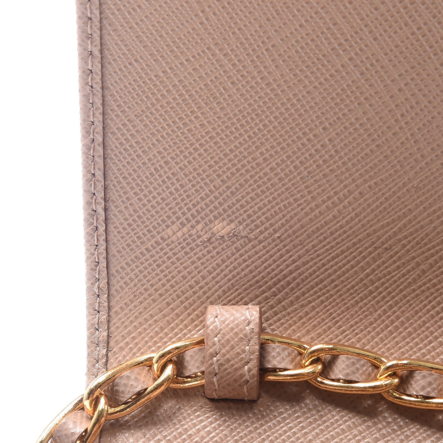 Saffiano Metal Oro Chain Wallet Cammeo