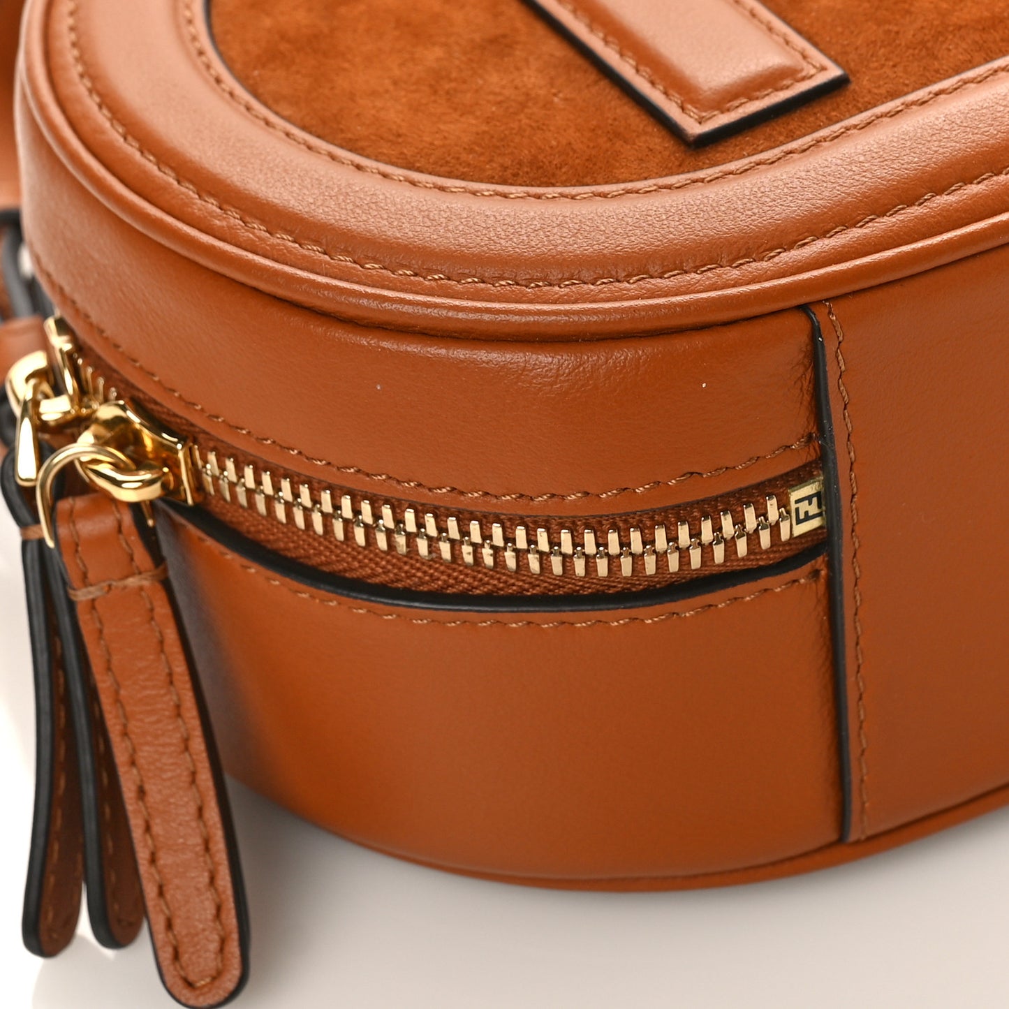 Vitello Grace Camoscio O'Lock Mini Camera Case Cuoio