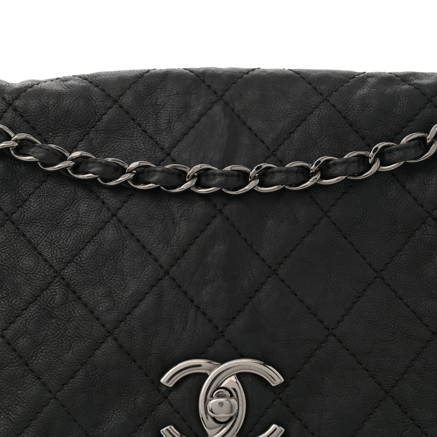 Grained Calfskin Large Natural Beauty Flap Black