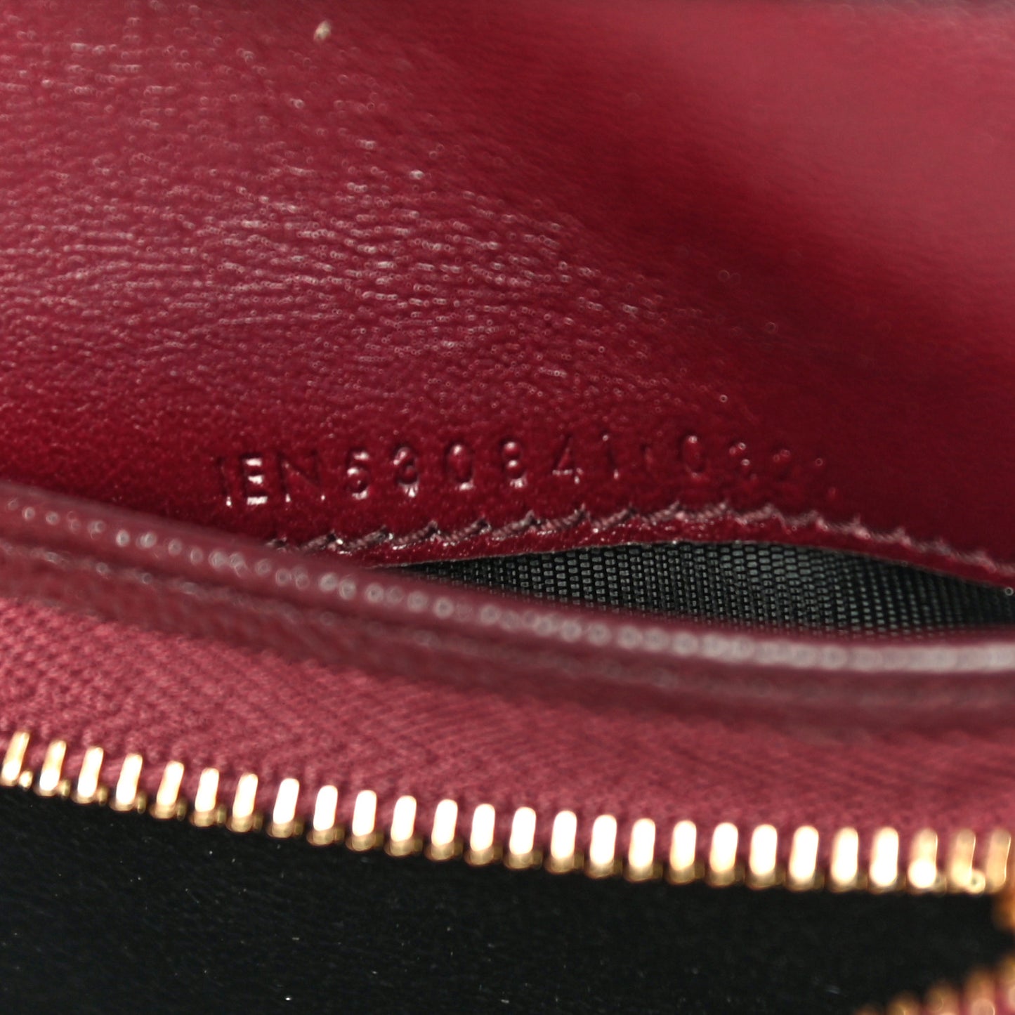 Grain De Poudre Matelasse Chevron Cassandre Card Case Bordeaux