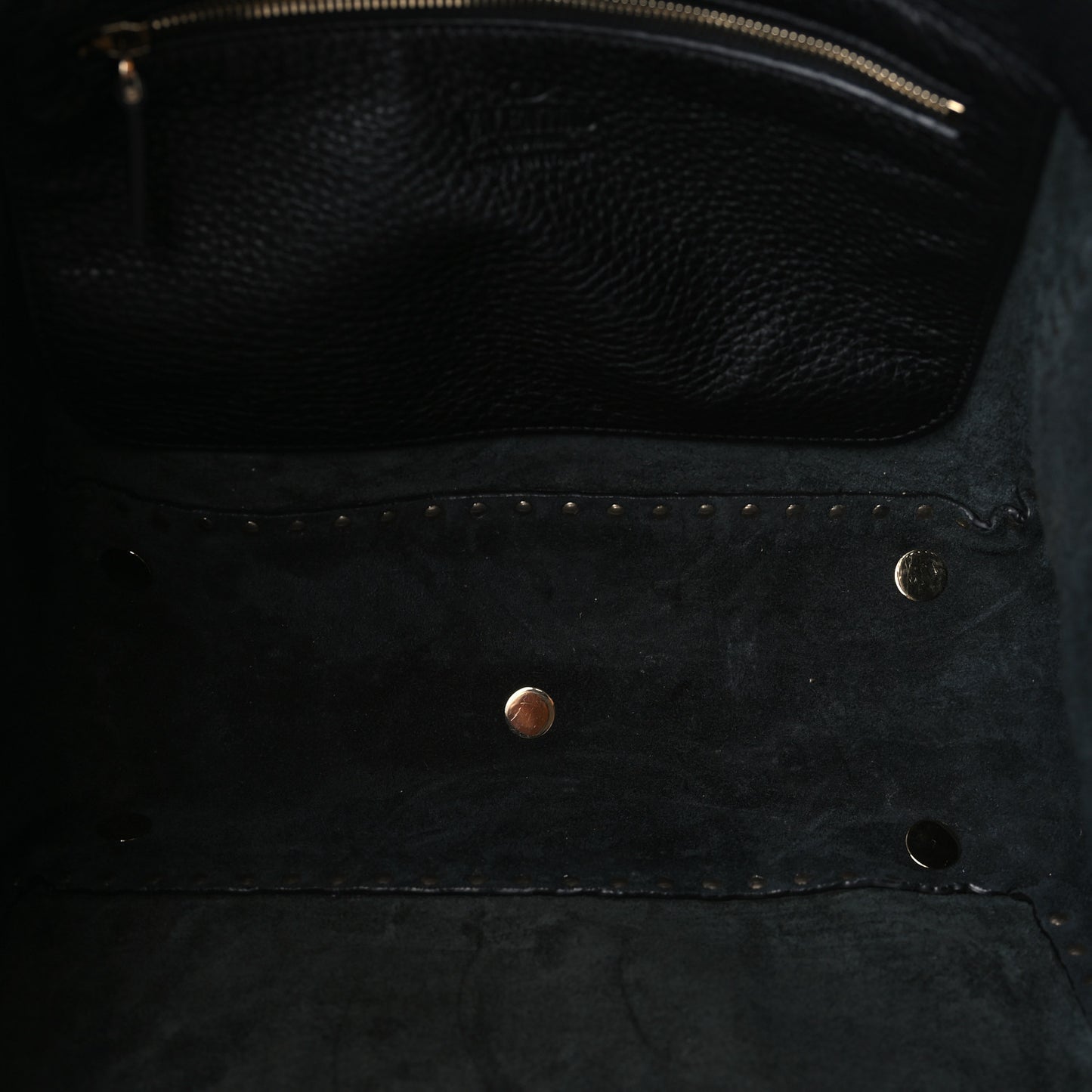 Pebbled Calfskin Medium Rockstud Tote Black