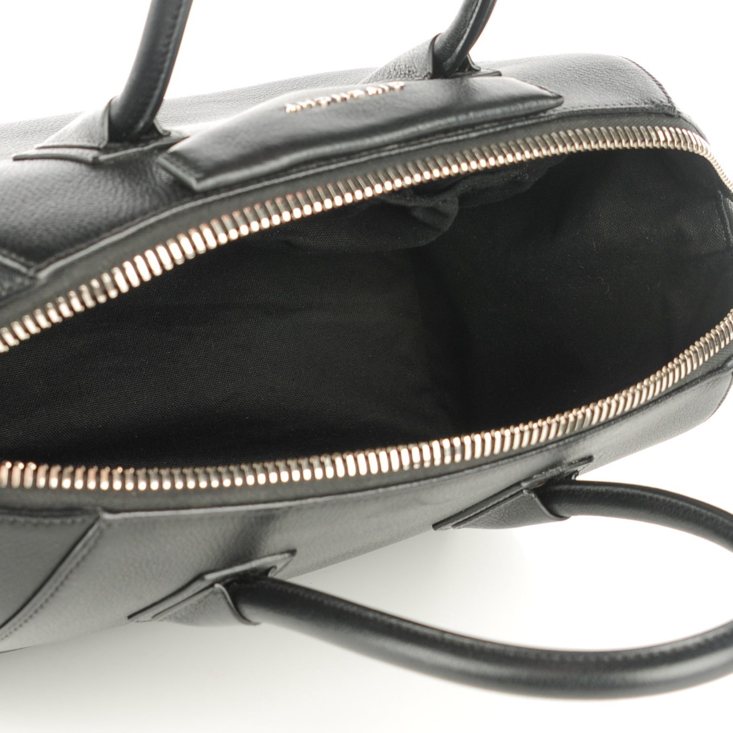 Sugar Goatskin Medium Antigona Black