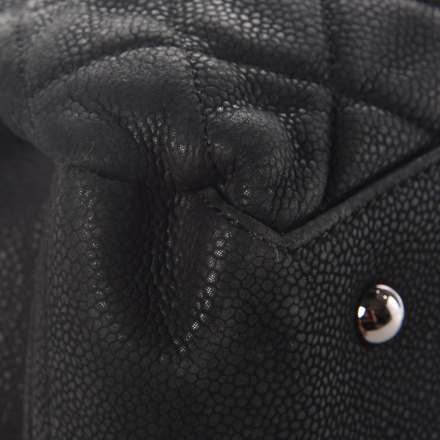 Iridescent Caviar Medium Lady Pearly Flap Black