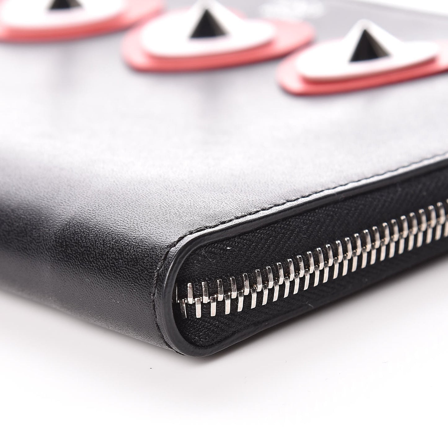 Vitello Heart Zip Around Pouch Black