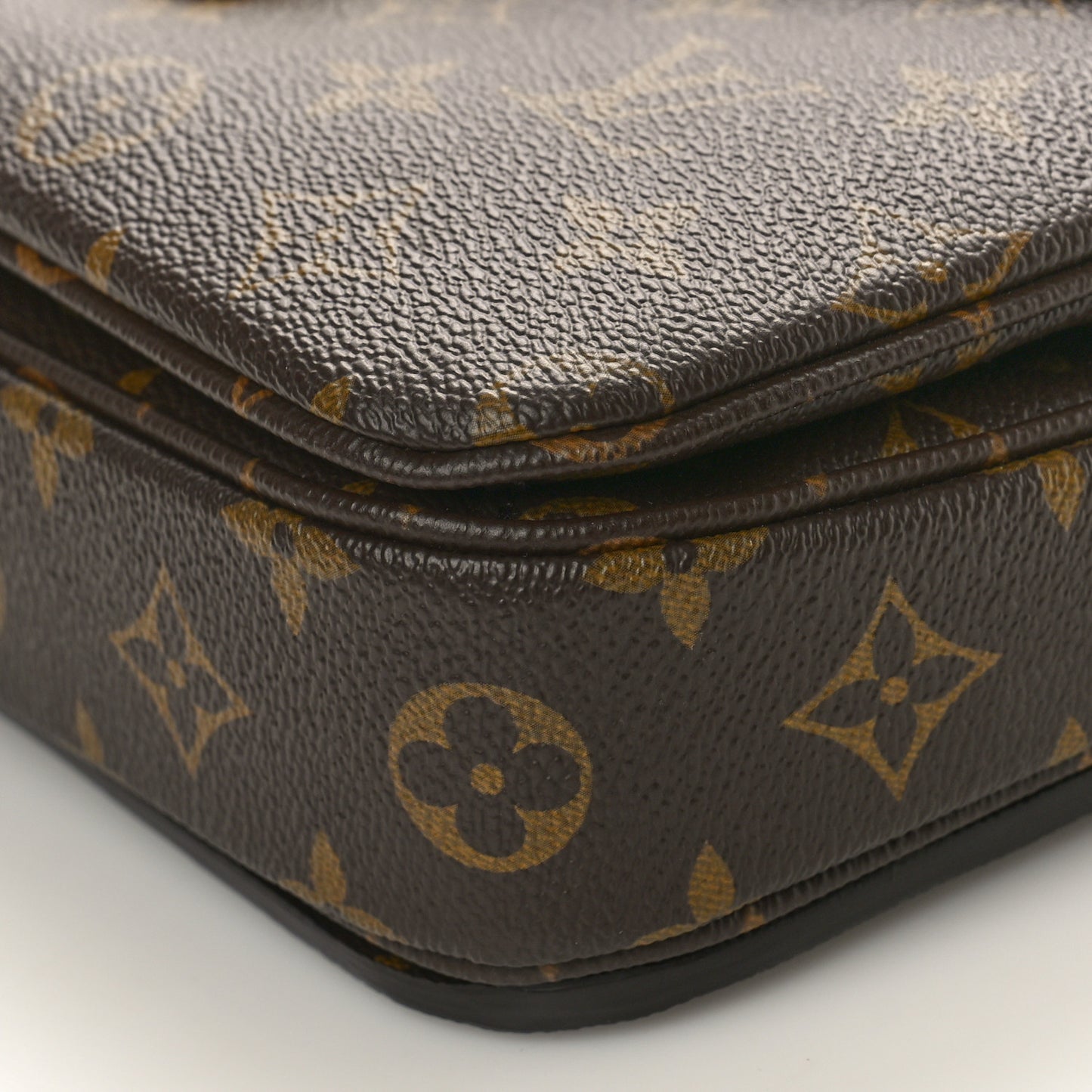 LOUIS VUITTON Monogram Pochette Metis