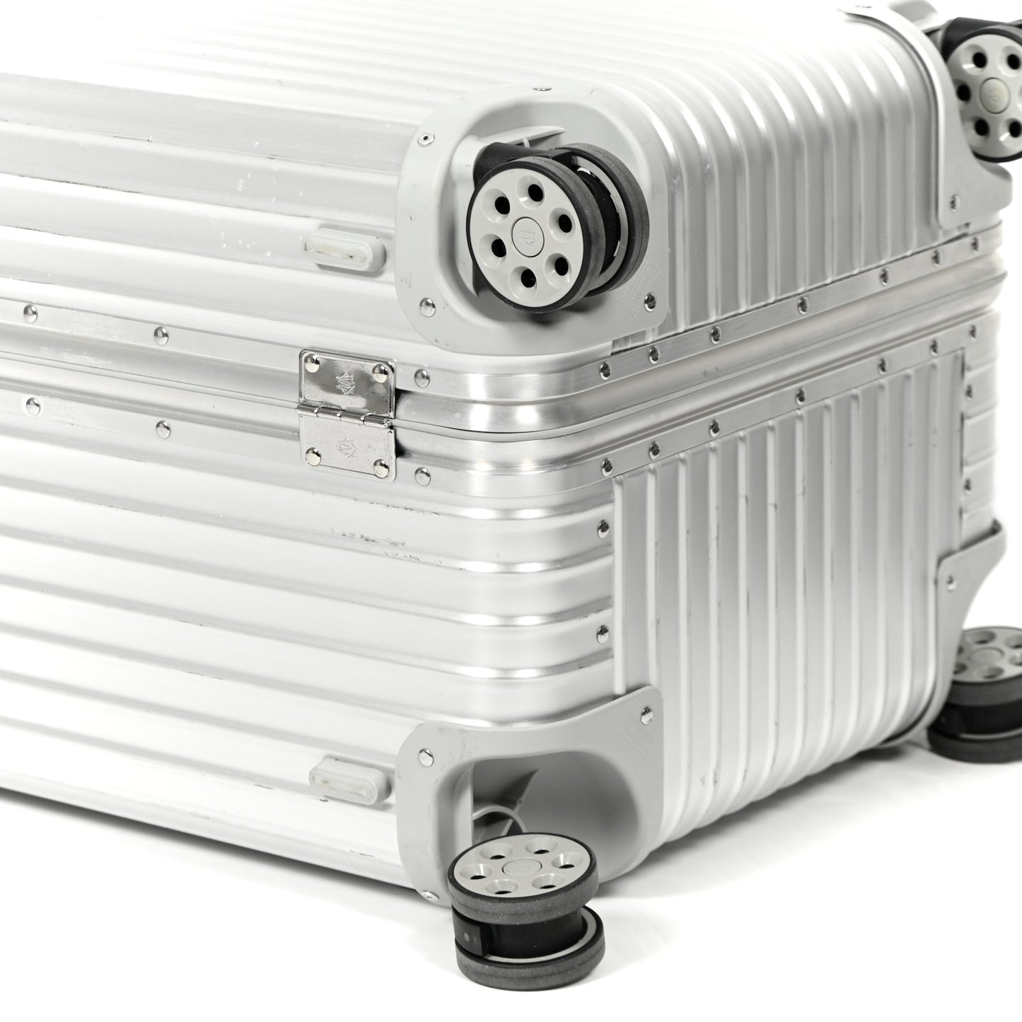 Aluminum Essential Trunk Plus Silver