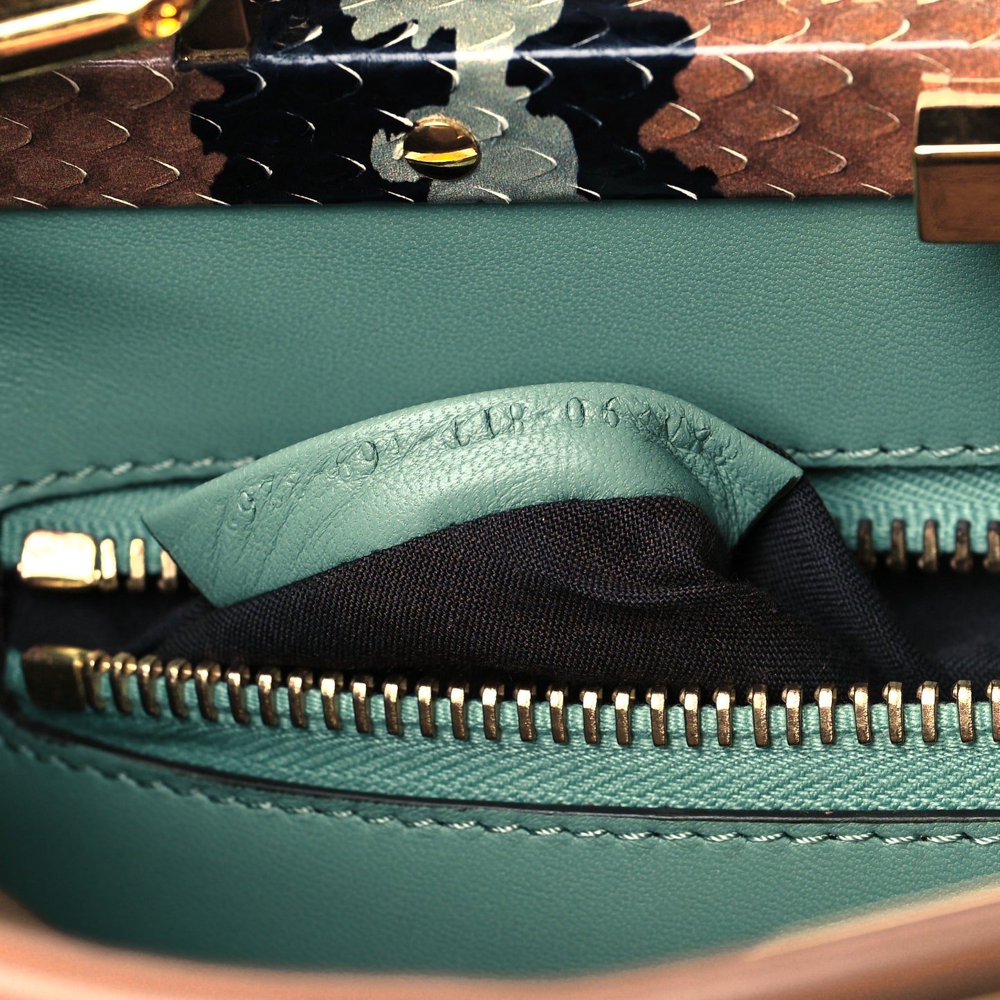 Vitello Seta Shiny Nappa Ayers Medium Peekaboo Iconic Satchel Brownie Menta