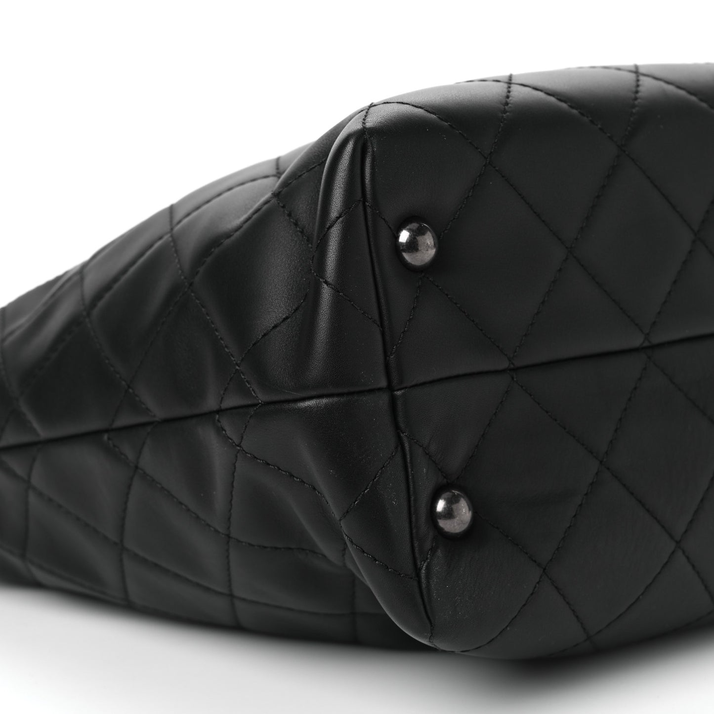 Calfskin Quilted Large Shopping In Chains Tote Black