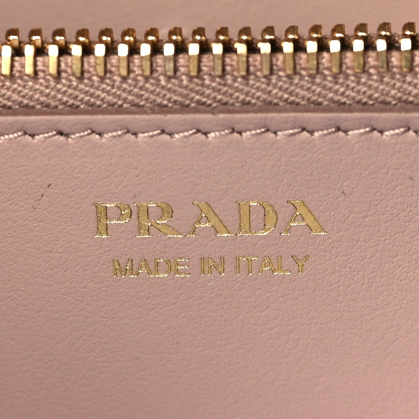 Vitello Move Metal Oro Chain Wallet Cipria