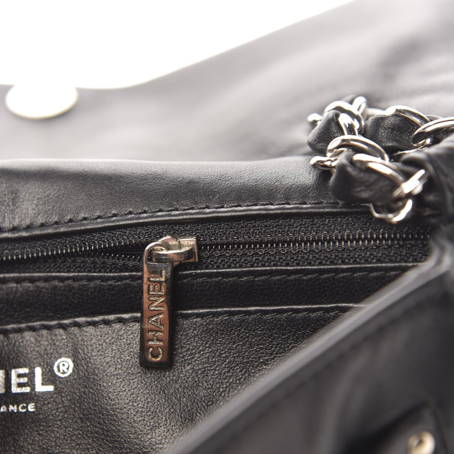 Calfskin Diagonal Ligne Medium Flap Black
