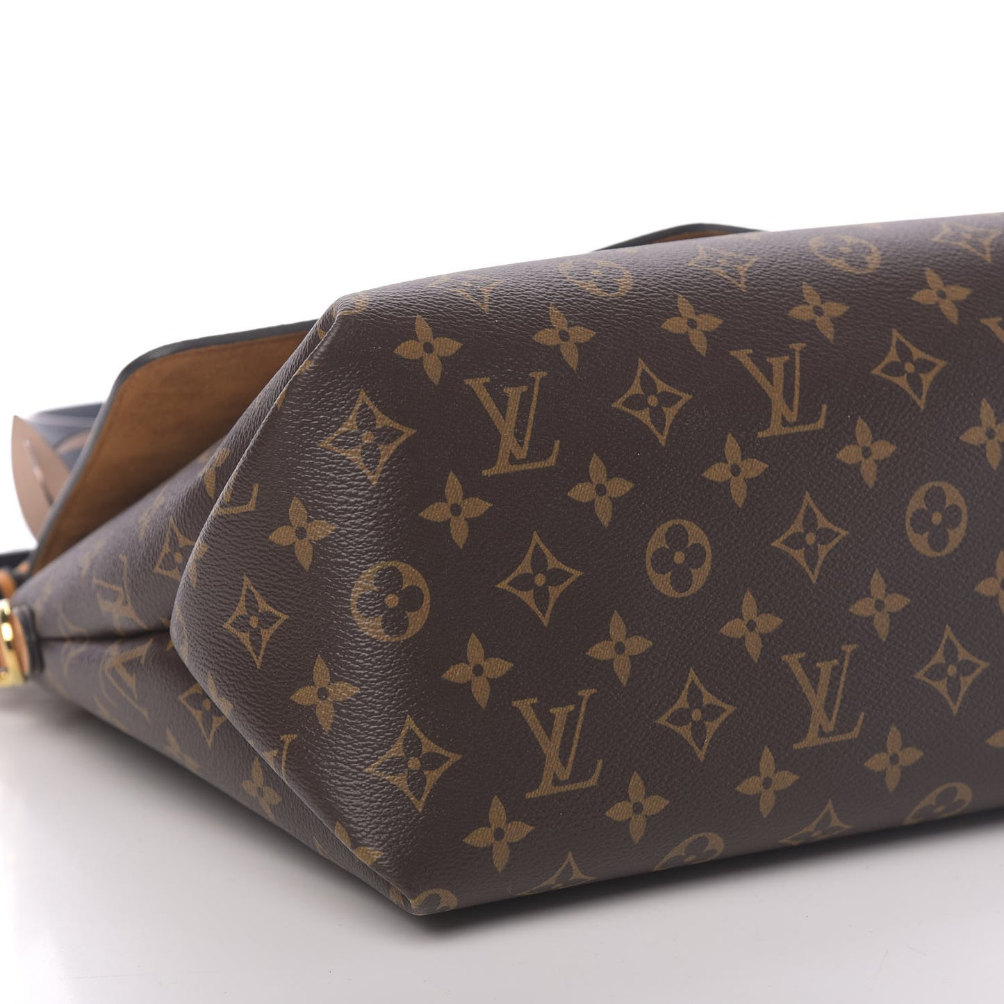 Monogram Beaubourg MM Safran Imperial