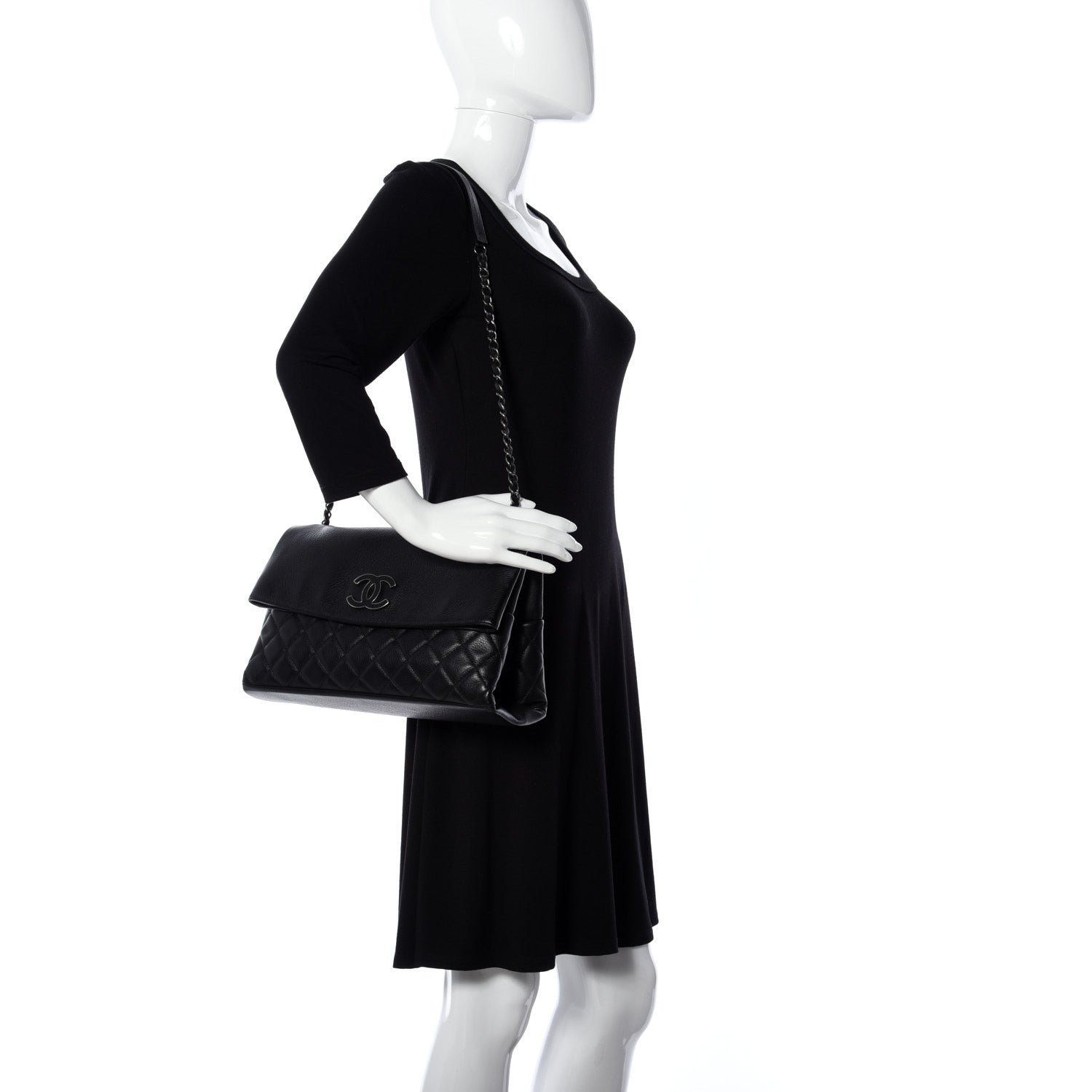 Chanel Distressed Calfskin Hamptons Flap Black 2 of 8